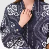 Blus med bandanamönster Blus med bandanamönster