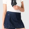 Broderad denimskort med lager-på-lager-effekt Broderad denimskort med lager-på-lager-effekt