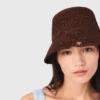 Färgglad bucket hat i naturlig raffia Färgglad bucket hat i naturlig raffia