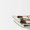 Högklackade sandaler i silverläder Högklackade sandaler i silverläder