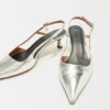 Högklackade sandaler i silverläder Högklackade sandaler i silverläder