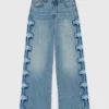 Jeans med breda ben och blommig broderi Jeans med breda ben och blommig broderi