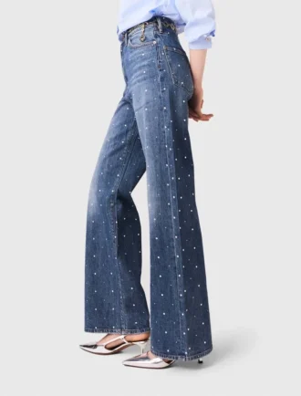 Jeans med vid ben och nitar