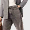 Jeans med vida ben och kedjebälte Jeans med vida ben och kedjebälte