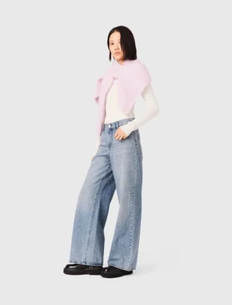 Jeans med vida ben och strass över hela plagget