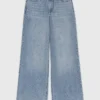 Jeans med vida ben och strass över hela plagget Jeans med vida ben och strass över hela plagget