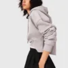 Kort sweatshirt med broderad logotyp Kort sweatshirt med broderad logotyp