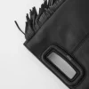 M Bag i slätt läder med fransar M Bag i slätt läder med fransar