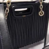 Mini-toteväska i quiltat läder Mini-toteväska i quiltat läder
