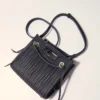 Mini-toteväska i quiltat läder Mini-toteväska i quiltat läder