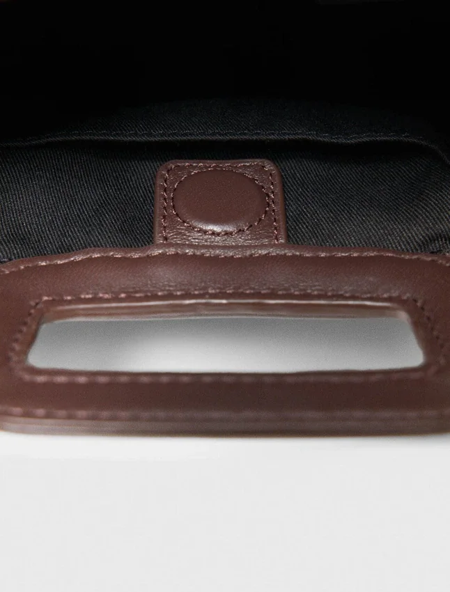 Mipli-clutch med bouclé-effekt Mipli-clutch med bouclé-effekt