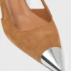 Pumps i mocka med metallisk tå