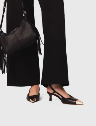 Pumps i slätt läder med hälrem