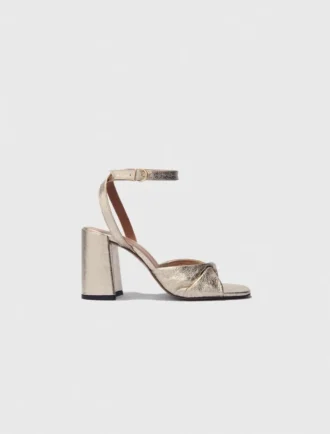 Sandaler i metallicläder med klack