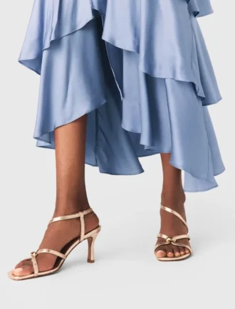 Sandaler med flera remmar i metallic