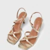 Sandaler med flera remmar i metallic