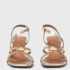 Sandaler med flera remmar i metallic