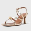 Sandaler med flera remmar i metallic
