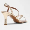 Sandaler med flera remmar i metallic