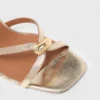 Sandaler med flera remmar i metallic