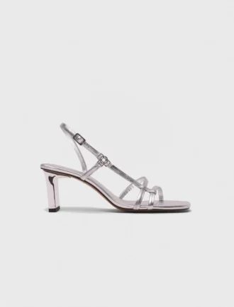 Sandaler med metalliska remmar och klack