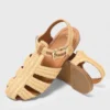 Sandaler med platta remmar