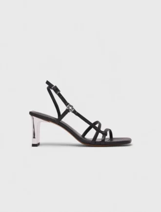 Sandaler med remmar och metallisk klack