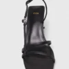 Sandaler med remmar och metallisk klack