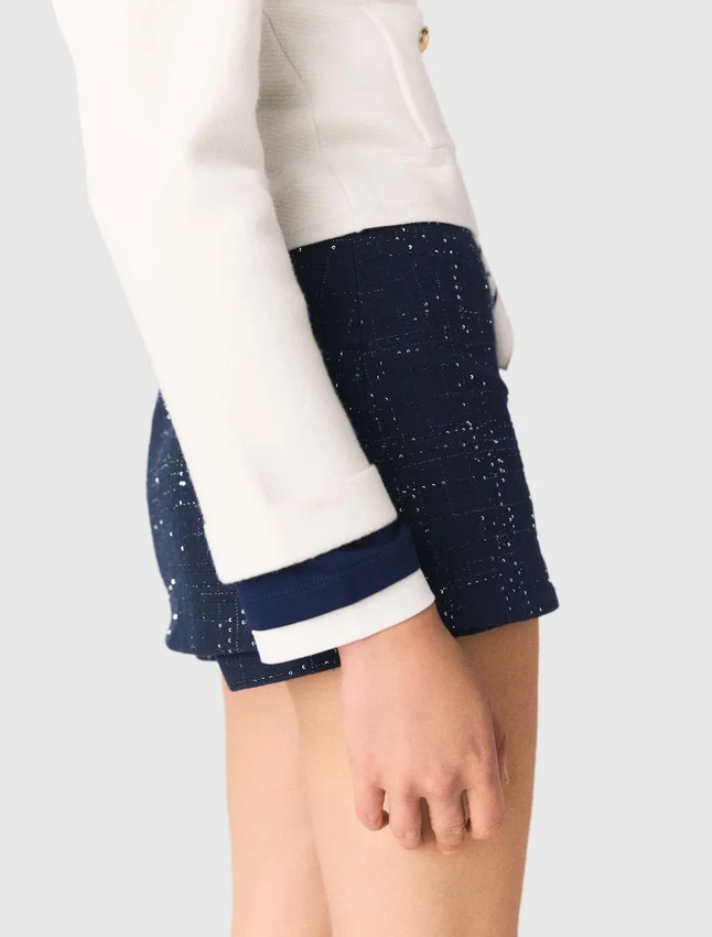 Skort med dekorerad lager-på-lager-effekt Skort med dekorerad lager-på-lager-effekt