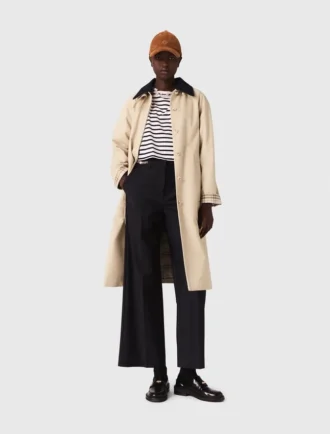 Trenchcoat med kontrasterande ärmar och krage