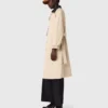 Trenchcoat med kontrasterande ärmar och krage