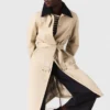 Trenchcoat med kontrasterande ärmar och krage