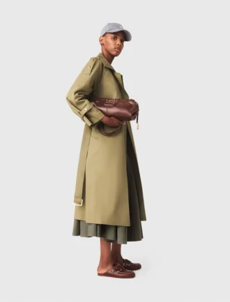 Trenchcoat med nitar